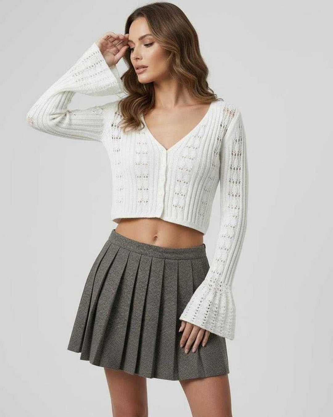 Cárdigan blanco corto para mujer con escote V, un suéter elegante y moderno de manga larga. Perfecto para moda.
