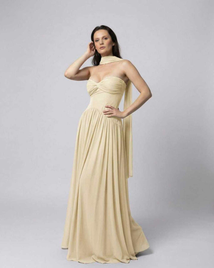 Vestido maxi elegante sin tirantes Elara para mujer, ideal para fiesta, invitada de boda u ocasión especial.