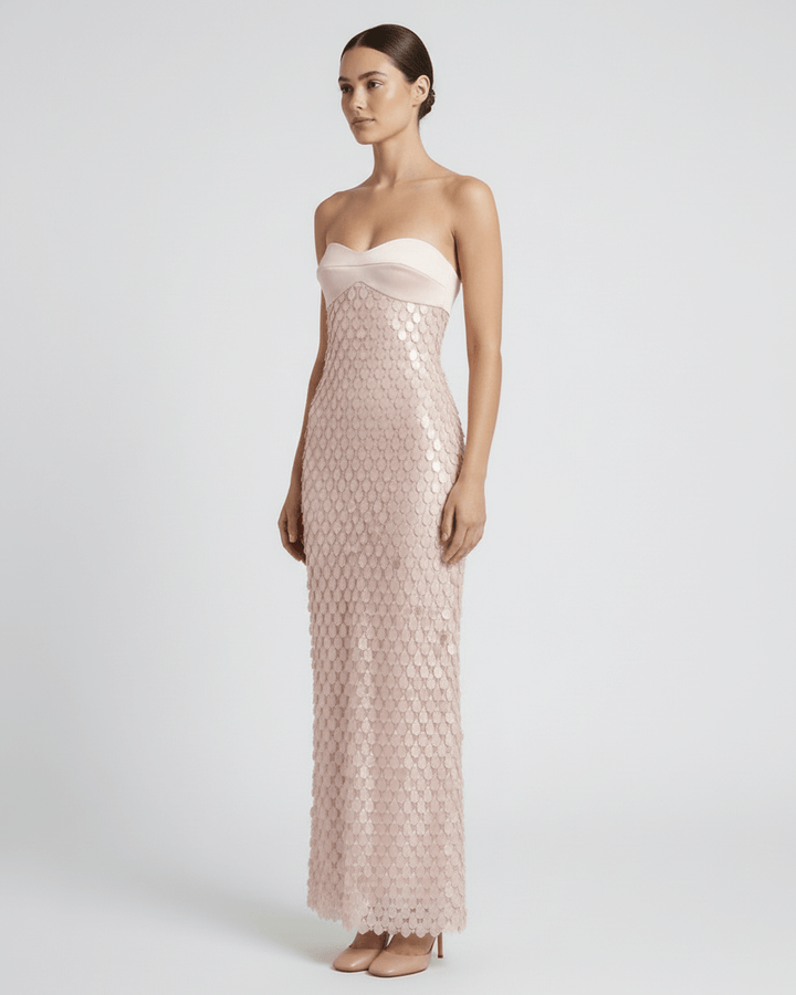 Vestido de baile de gala para mujer con lentejuelas rosa empolvado, diseño sin tirantes y corte maxi fluido.