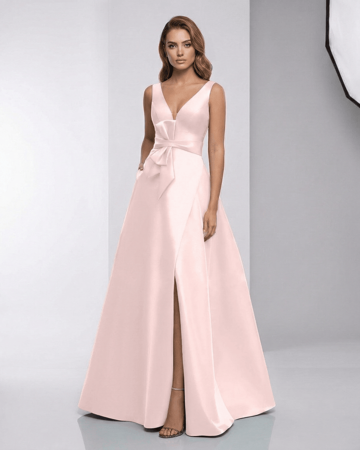 Vestido maxi de noche blanco para mujer, elegante silueta A-line de satén. Perfecto para ocasiones especiales.