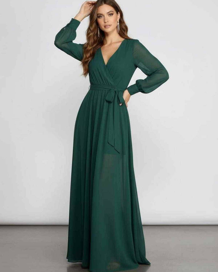 Elegante vestido maxi verde para mujer con manga larga y escote en V. Ideal para moda formal, bodas y fiestas especiales.