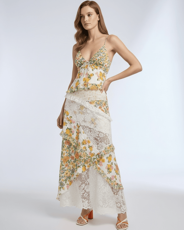 Vestido maxi floral romántico blanco para mujer, con volantes y caída fluida. Elegante para verano.