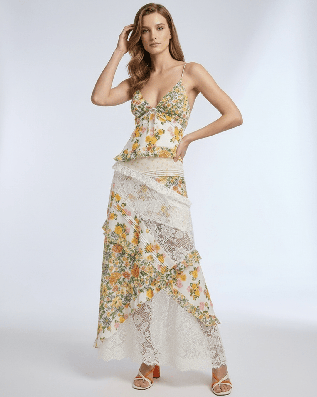 Vestido maxi floral blanco, ideal para invitada de fiesta o eventos de verano. Estilo romántico y elegante.