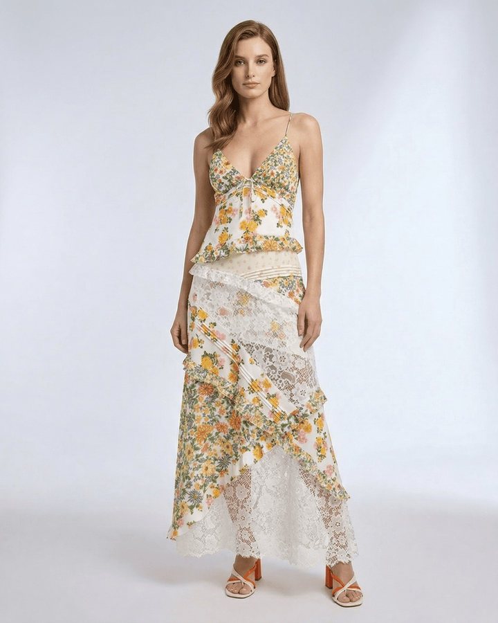 Vestido maxi floral Elara blanco para mujer, con escote V y volantes. Elegante y fluido para verano.