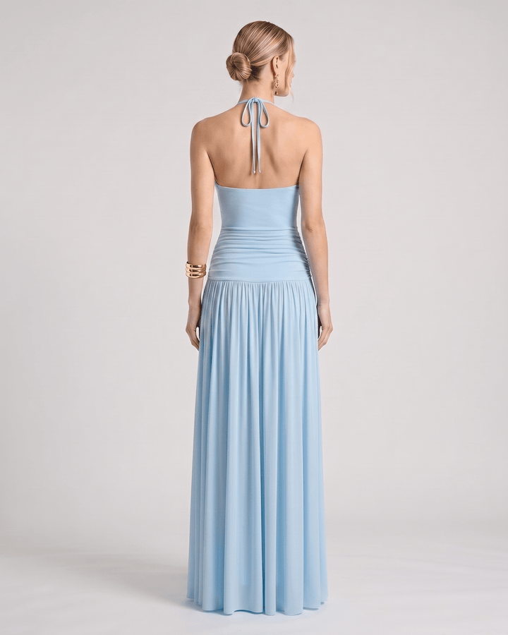 Vestido de mujer maxi halter, elegante y fluido. Ideal para fiestas, eventos o moda de verano.