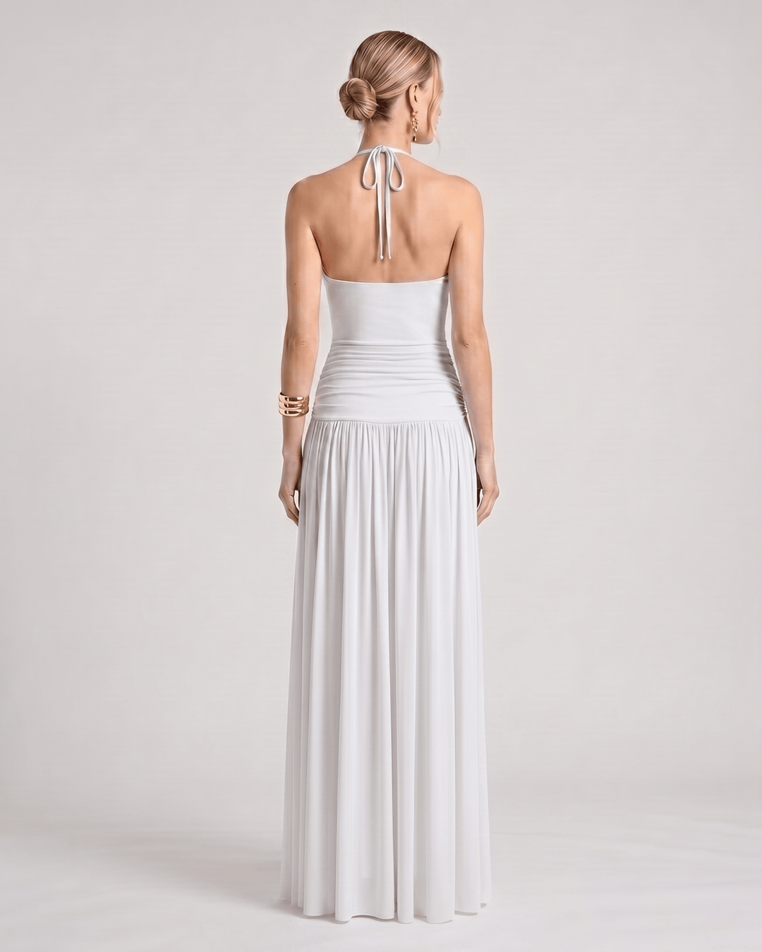 Vestido maxi versátil para mujer, estilo halter. Elegante, fluido, perfecto para día y noche.