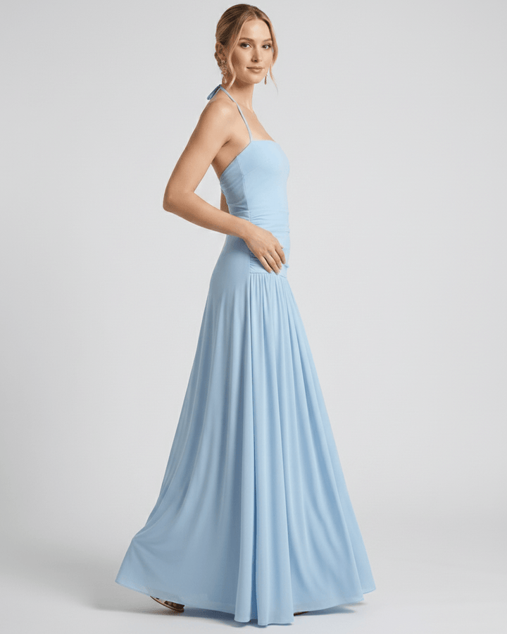 Vestido maxi versátil, cuello halter, para mujer. Elegante, fluido, ideal para fiesta o uso casual.