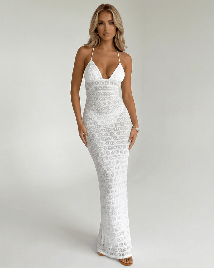 Vestido maxi Elara blanco de mujer, estilo halter con delicado encaje. Ideal para verano y ocasiones elegantes.