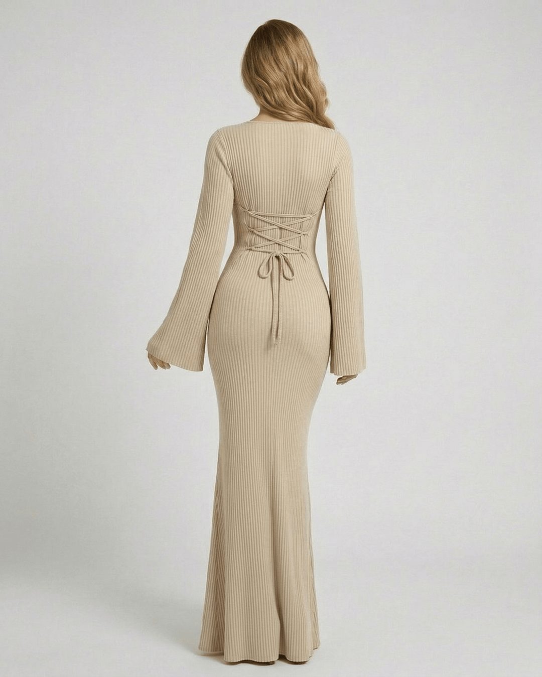 Vestido maxi beige de manga larga para mujer. Estilo casual y cómodo, silueta fluida perfecta para otoño y primavera.