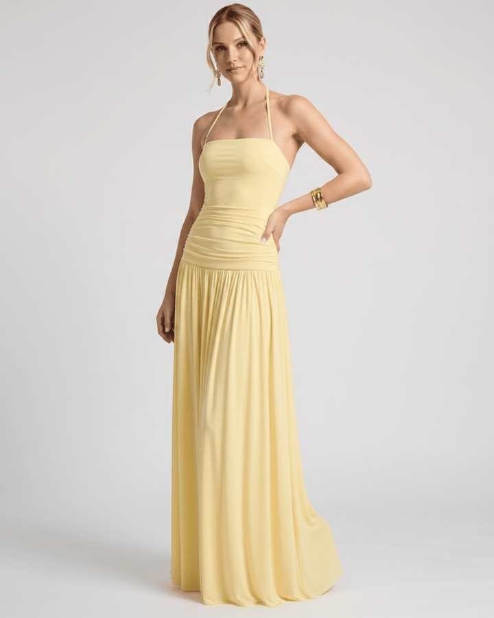 Moda femenina: vestido maxi halter, pieza clave. Elegante, fluido y versátil para mujer.