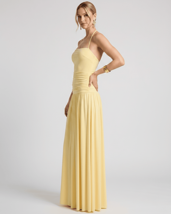 Vestido maxi cómodo y fluido para mujer. Cuello halter, perfecto para días de verano.