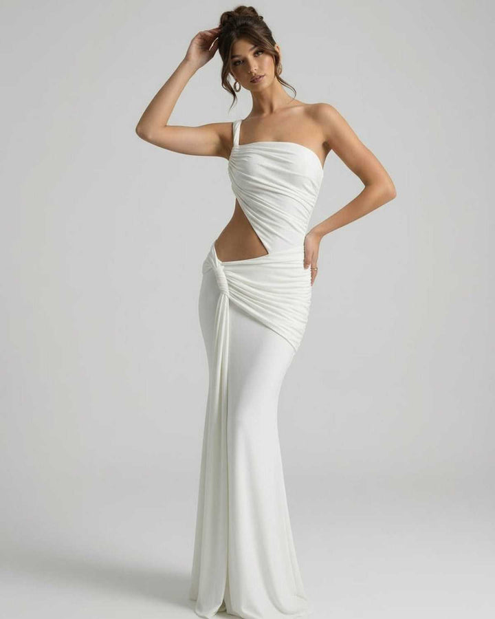 Moda mujer: Vestido maxi blanco con diseño asimétrico, espalda abierta y elegante drapeado para ocasiones.