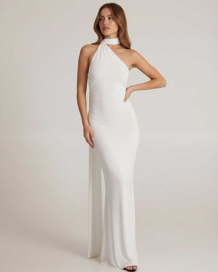 Maxi vestido blanco Elara para mujer, con escote halter y espalda abierta, ideal para un look de fiesta o formal.