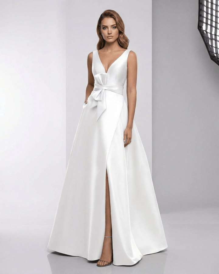 Vestido maxi blanco elegante con escote en V y corte A para mujer. Ideal para eventos formales.