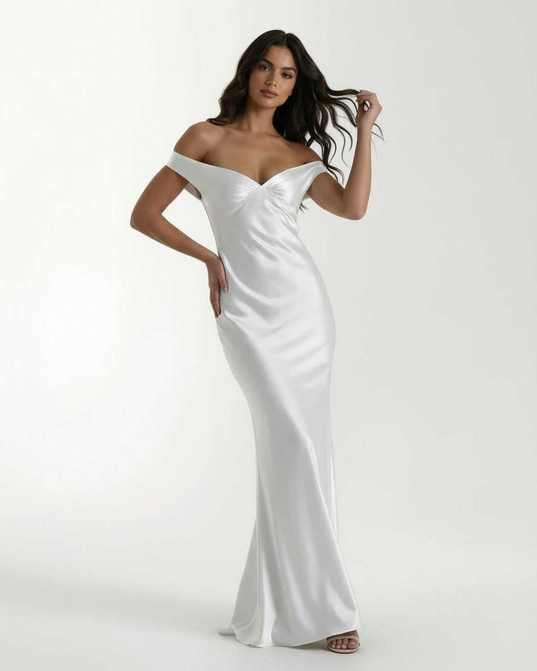 Vestido maxi blanco Elara de mujer, con hombros descubiertos. Elegante para noche, fiesta formal.
