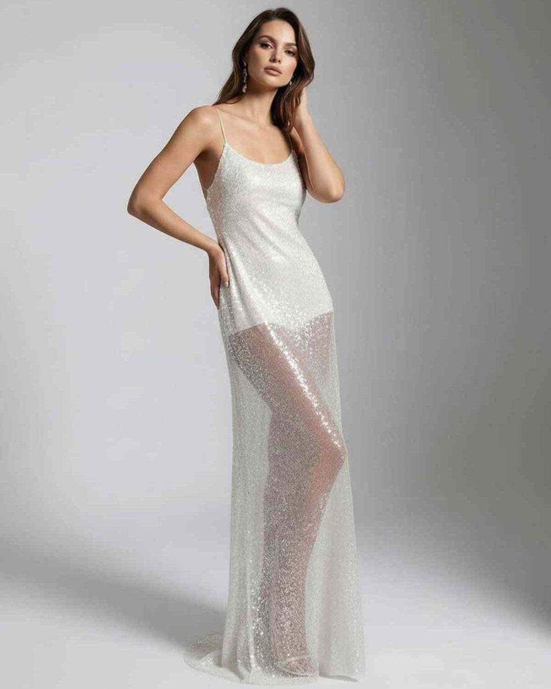 Vestido largo blanco con lentejuelas brillantes para mujer, estilo elegante y sofisticado de fiesta.