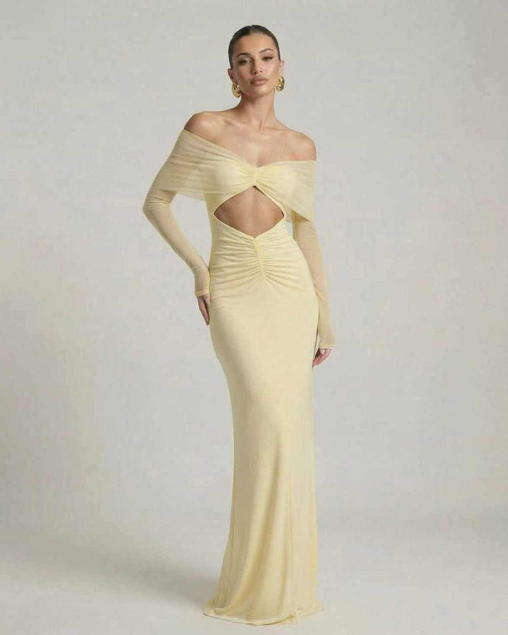 Elegante vestido maxi amarillo de fiesta, diseño fruncido con escote descapotado.
