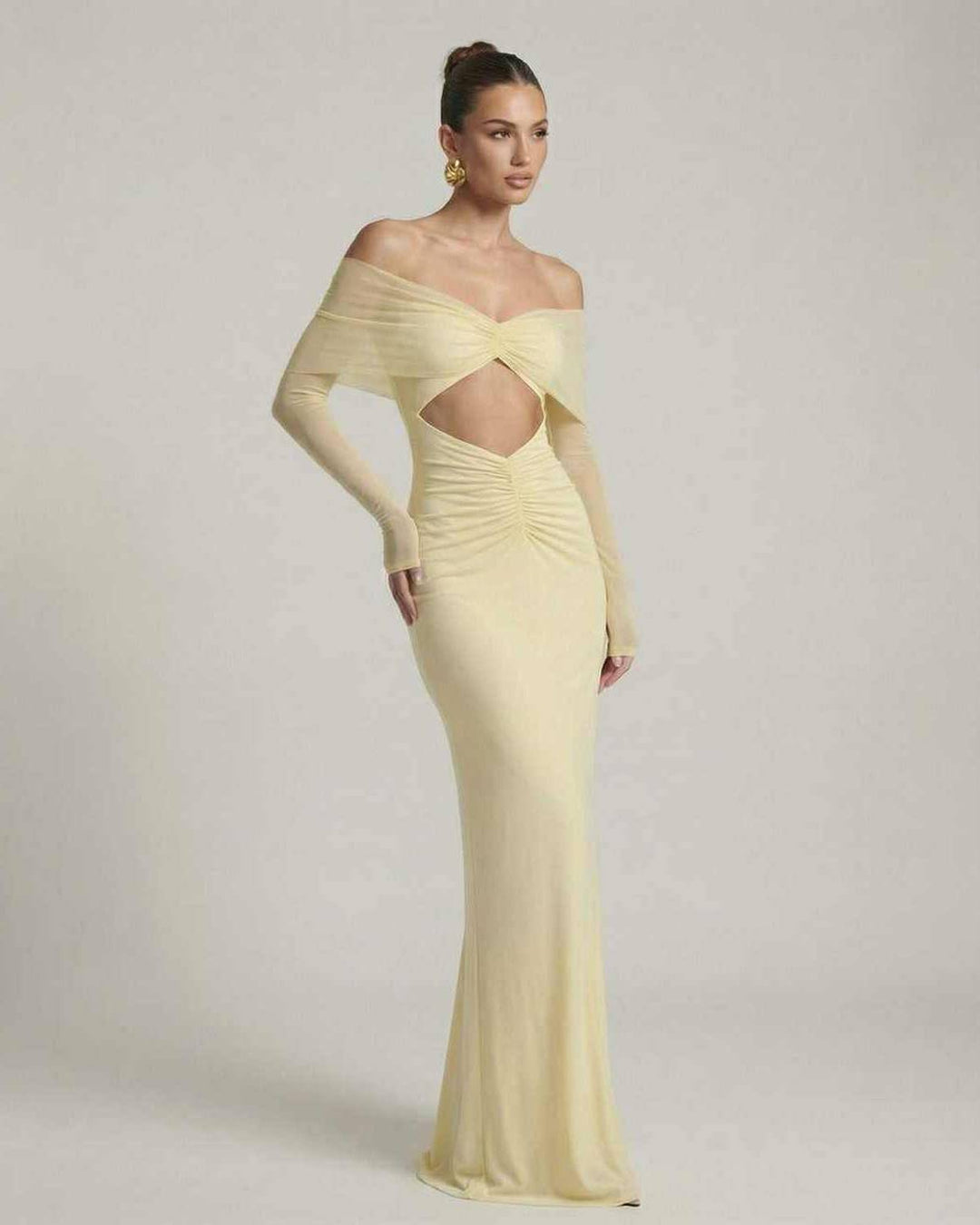 Vestido de mujer amarillo vibrante, estilo maxi para noche o eventos especiales. Mangas de malla.