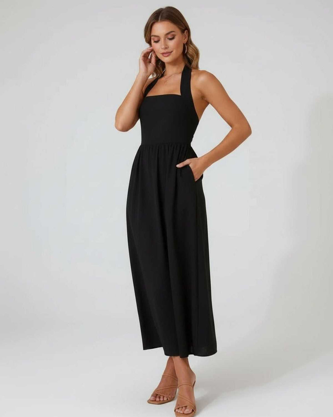 Vestido midi negro halter de moda femenina, versátil y con bolsillos para mayor comodidad.