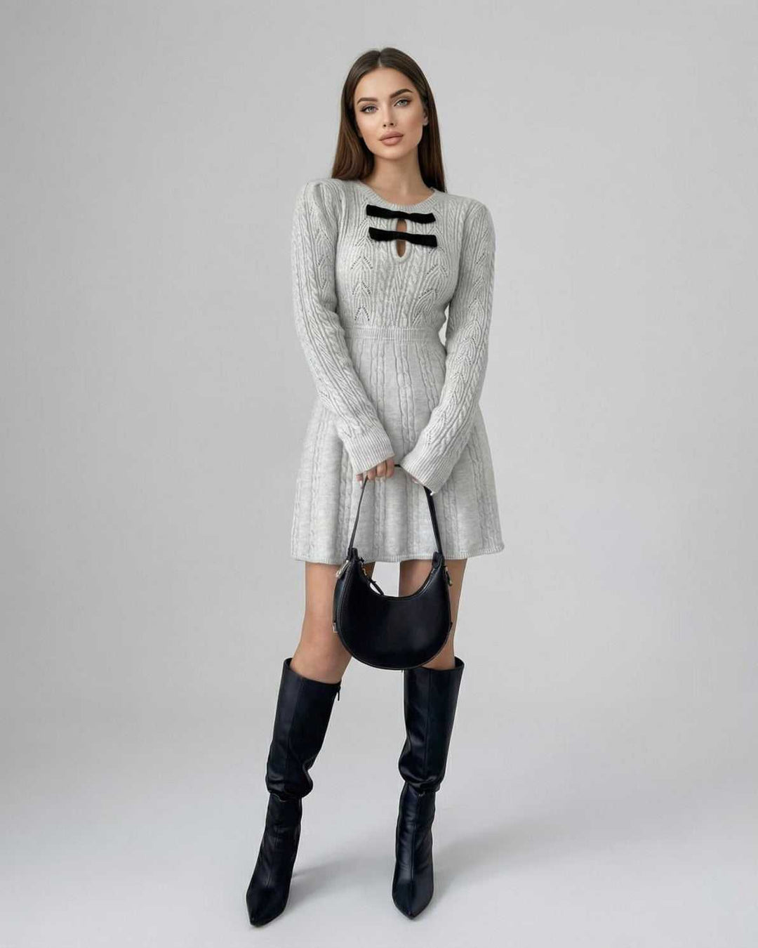 Vestido mini Elara blanco para mujer con lazo distintivo. Elegante, moderno, perfecto para día y noche.