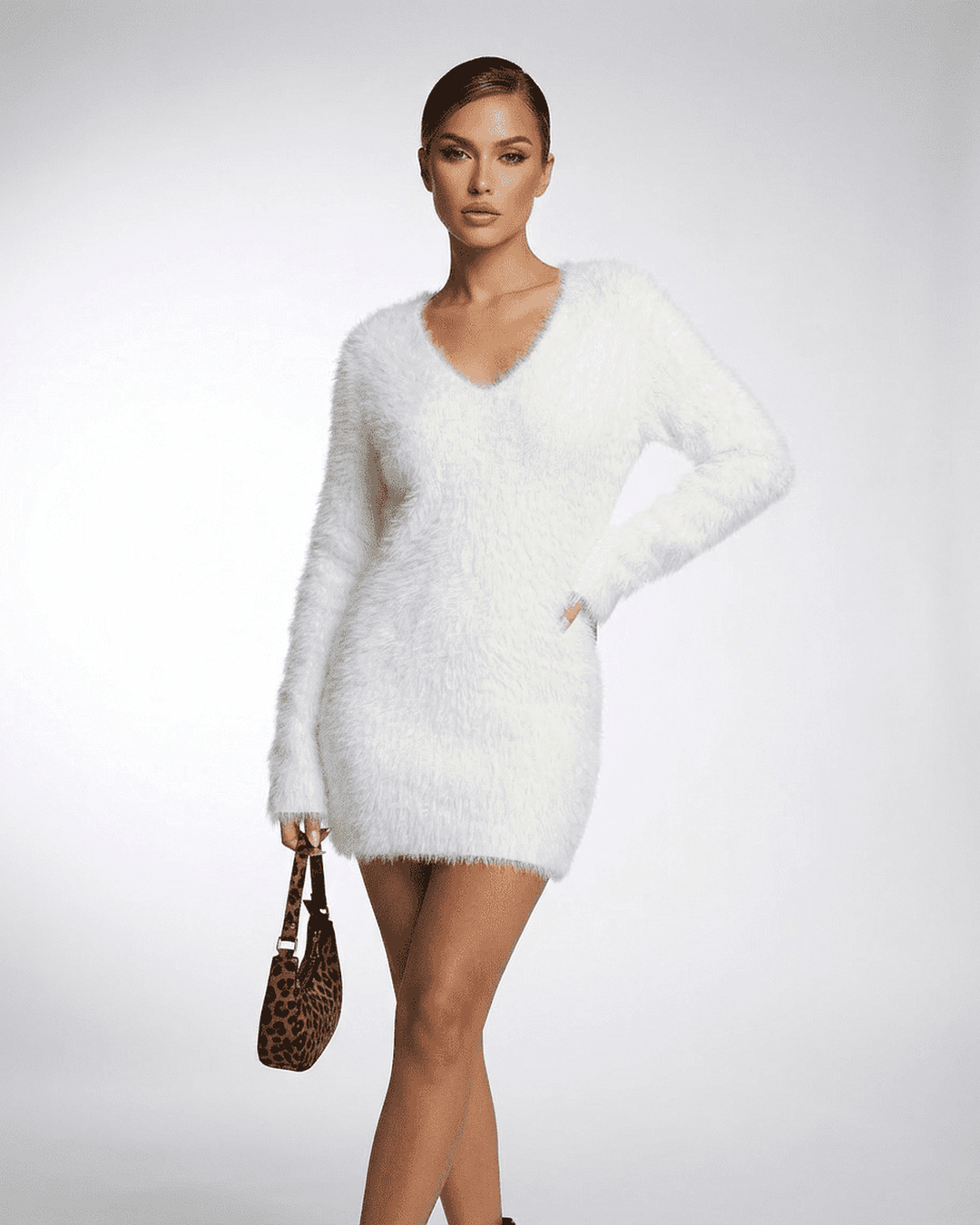 Suéter blanco de manga larga con escote en V para mujer. Prenda versátil de moda, cómoda y chic para invierno/otoño.