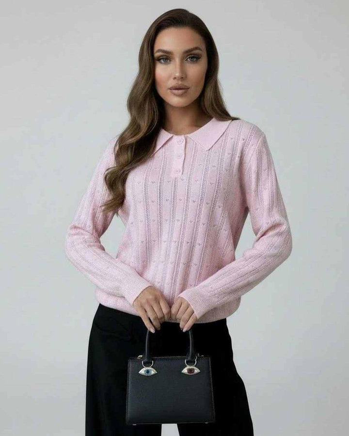 Suéter blanco de punto elegante para mujer, manga larga, estilo versátil y confortable.