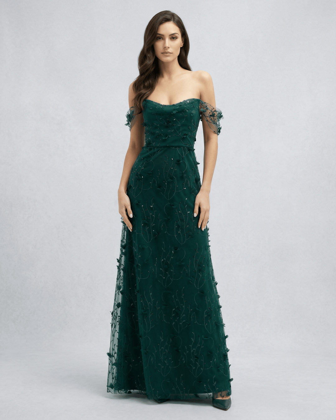 Vestido maxi verde elegante para mujer con mangas descubiertas, ideal para ocasiones especiales, fiesta o gala.