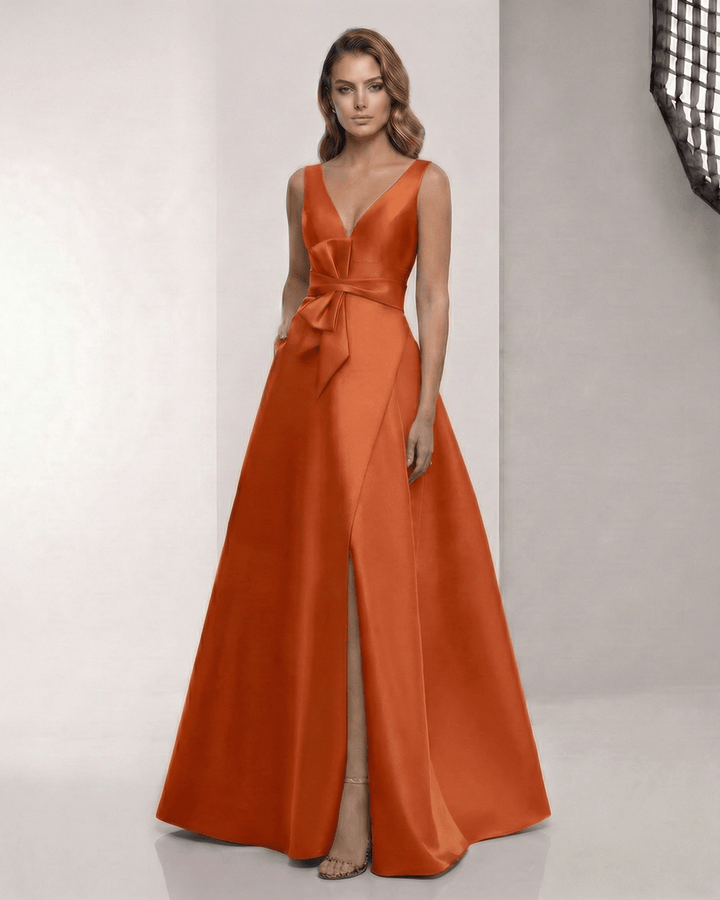 Vestido maxi blanco elegante para mujer, silueta A-Line y escote V, ideal para fiesta o invitada de boda.