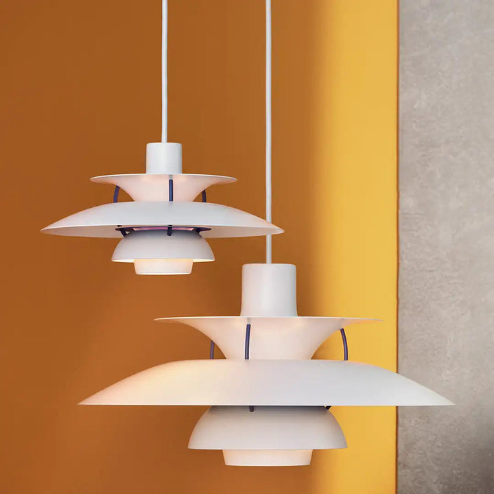 Lámpara de techo LED decorativa, estilo moderno y regulable.
