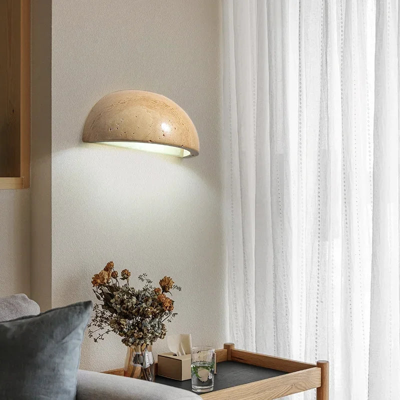 Elegante luz de pared LED de piedra natural. Aporta un toque moderno y eficiencia energética a tu hogar.