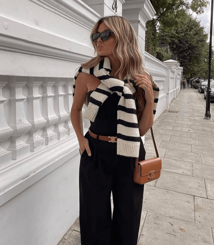 Accesorio de moda: cinturón ajustable para mujer con diseño elegante y hebilla dorada.
