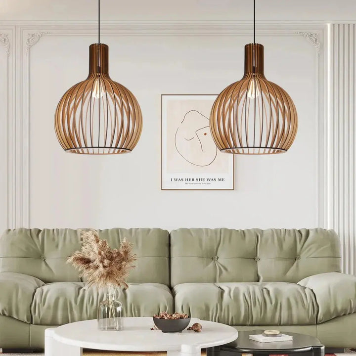 Elegante lámpara colgante de madera, ajustable, con diseño nórdico y toque escandinavo para una iluminación cálida.