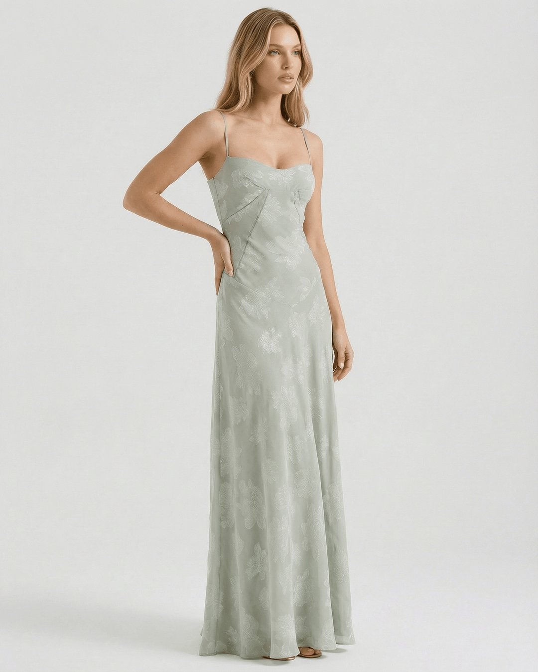 Ropa femenina: Vestido maxi floral elegante Eliara, perfecto para verano, fiestas y eventos formales.