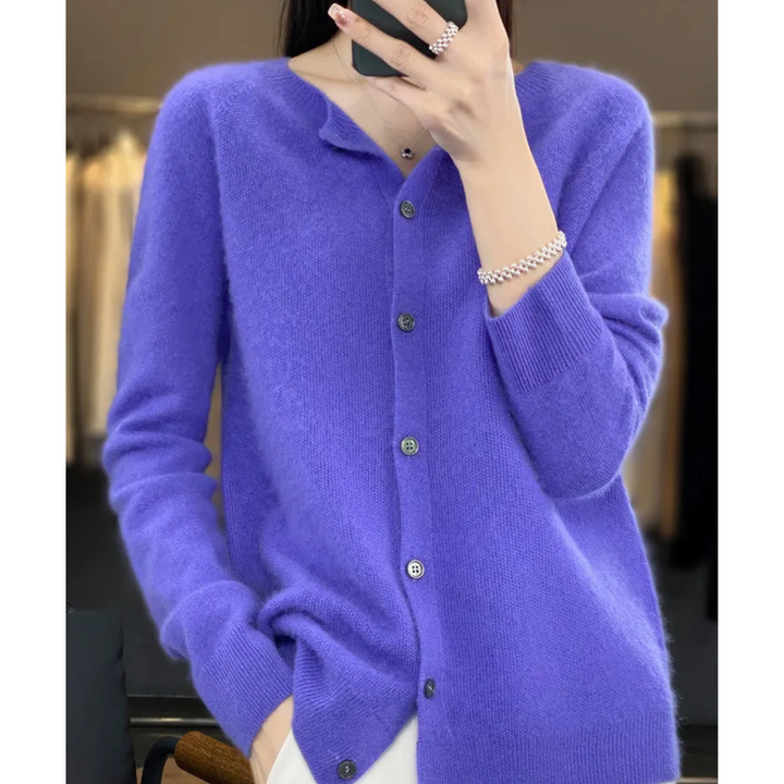 Moda: cárdigan entallado con botones, tejido de lana merino y cachemira.