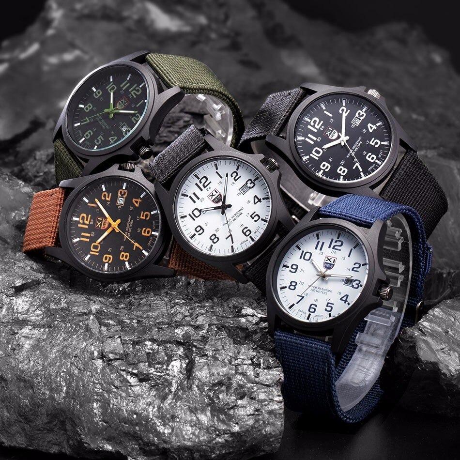 Reloj táctico luminoso para hombre, con visibilidad nítida en condiciones de poca luz.
