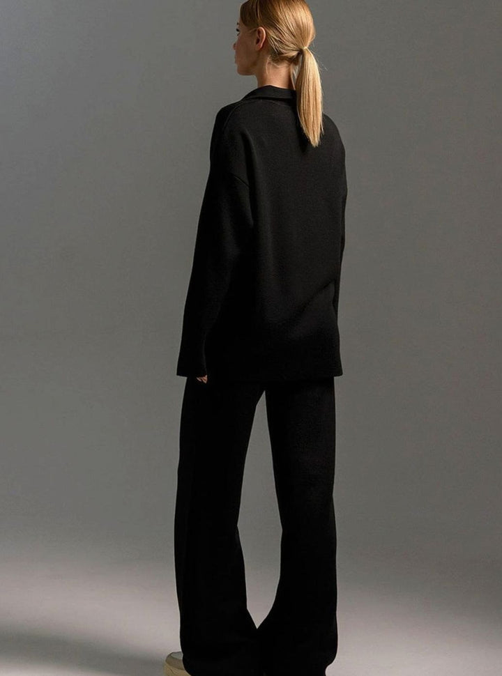 Pantalón wide-leg de punto para mujer, parte del conjunto loungewear. Comodidad oversize y moda relajada.