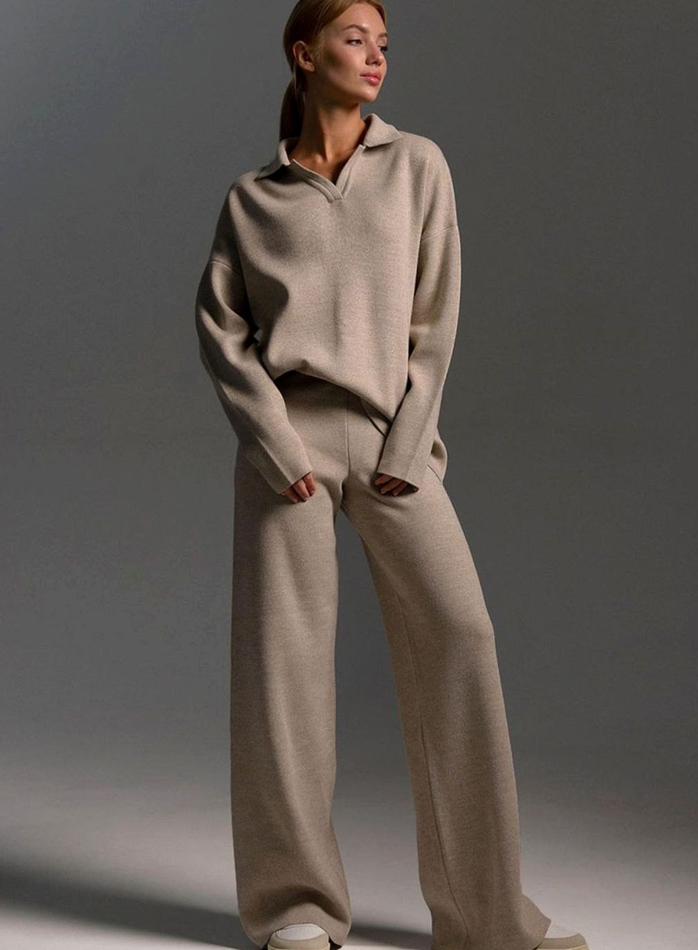 Conjunto de dos piezas de punto wide-leg, versátil para mujer. Ideal para loungewear o un look casual con estilo.