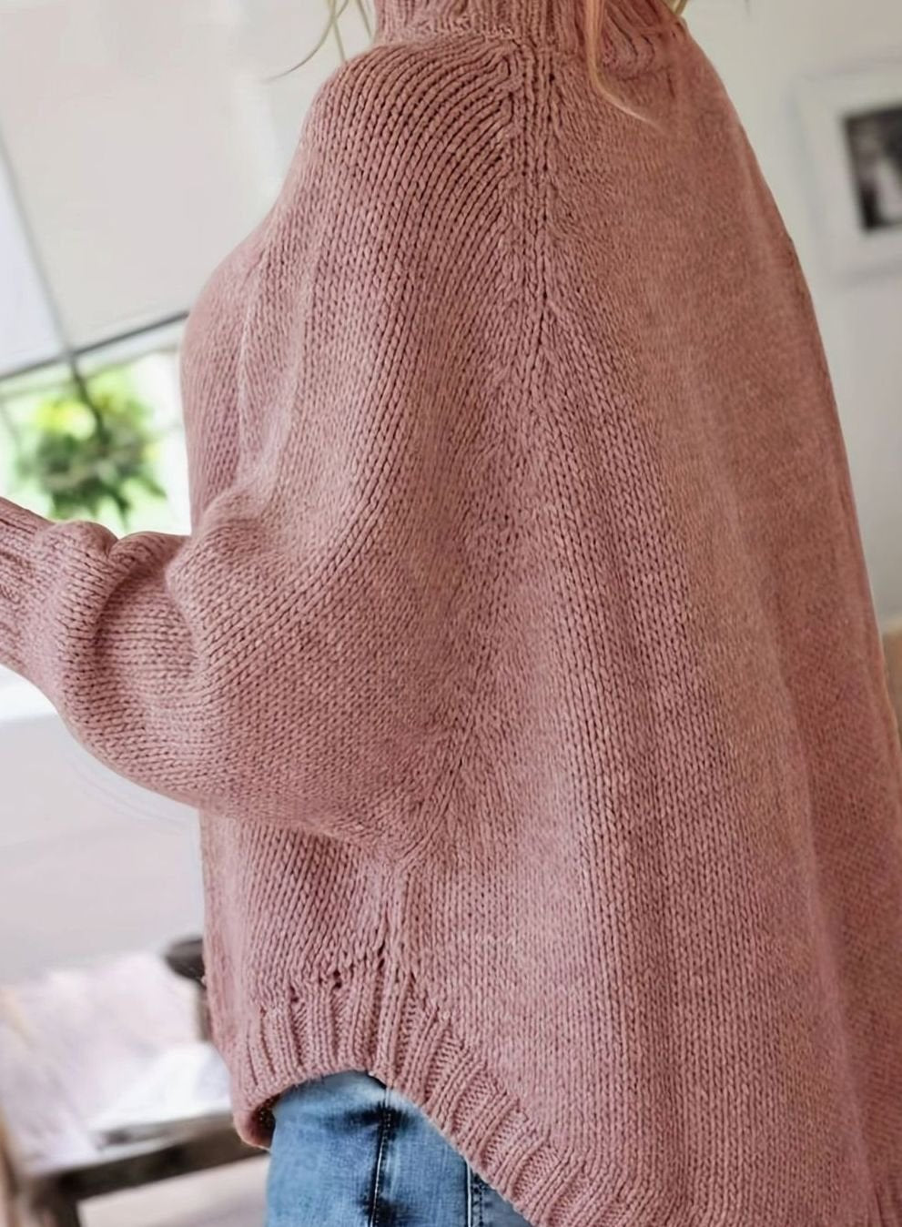 Prenda de invierno: jersey oversize mujer, cuello alto y punto trenzado, muy cómodo.