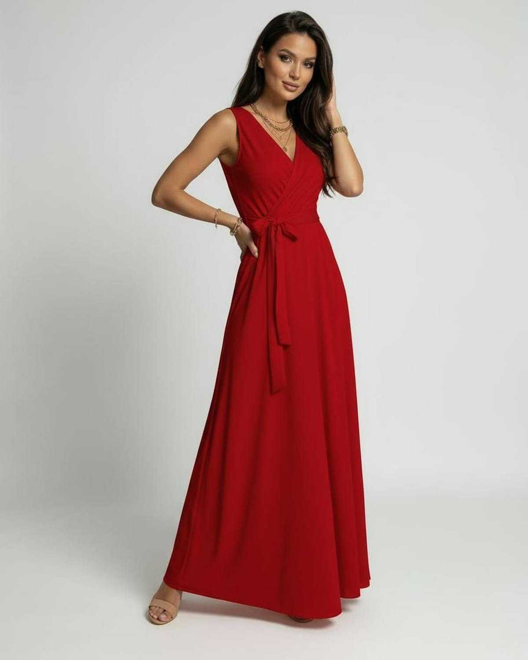 Maxi vestido rojo para mujer, vibrante y con caída perfecta, ideal para estilo casual o formal.