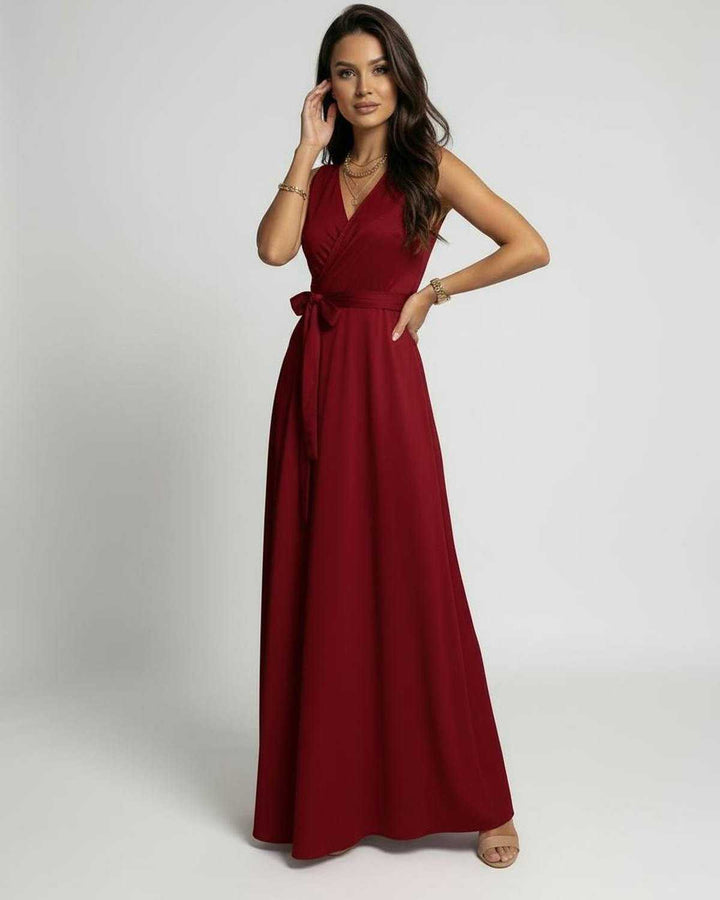 Maxi vestido rojo vibrante para mujer, ajuste perfecto, sin mangas, ideal para eventos elegantes y celebraciones.