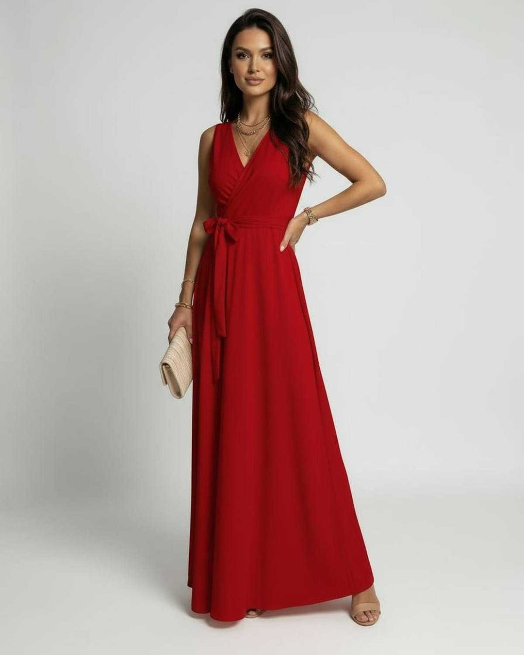 Vestido largo rojo ajustable, perfecto para lucir elegante en cualquier evento especial de verano.