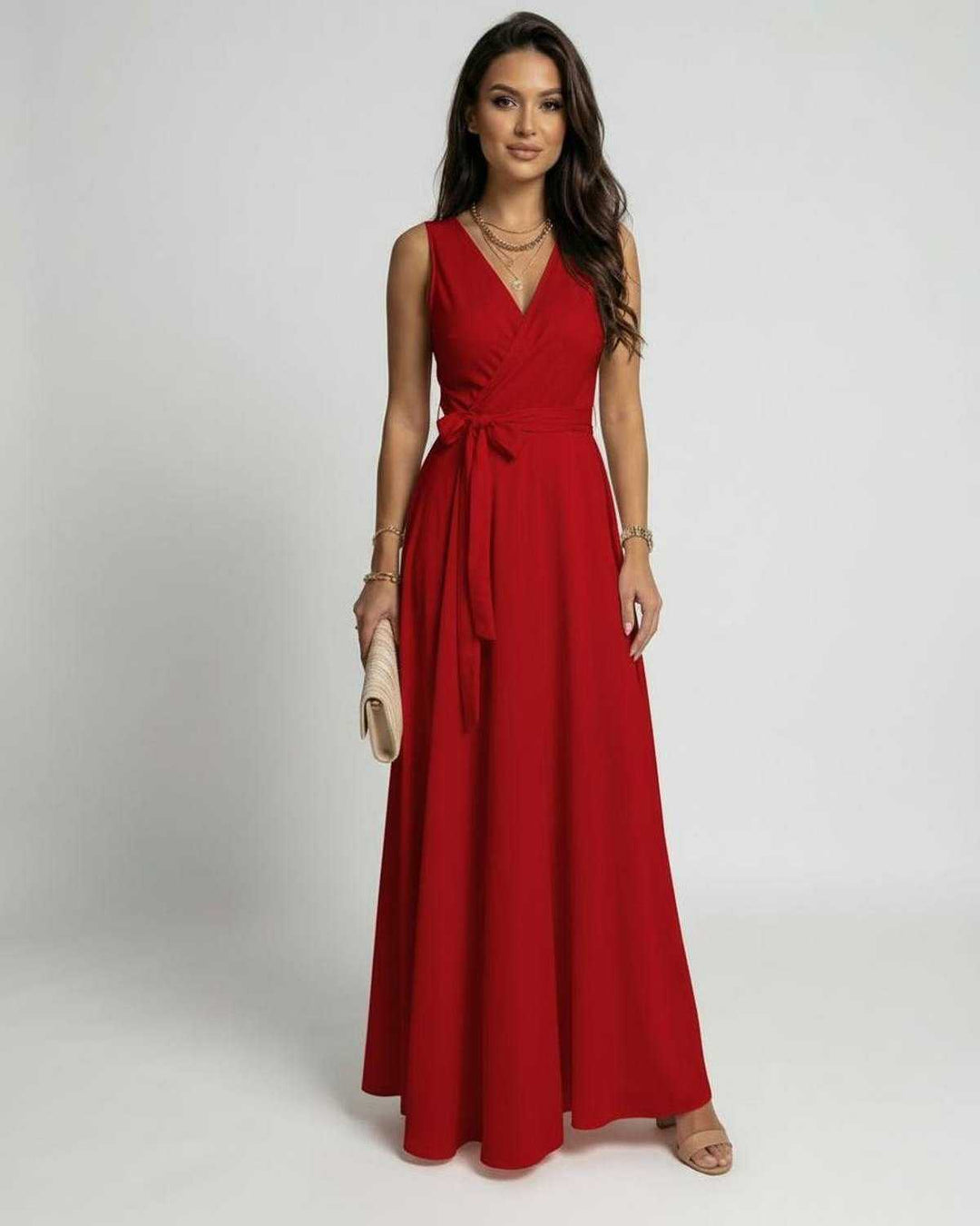 Vestido maxi rojo vibrante para mujer con escote en V, ideal para verano y eventos especiales.