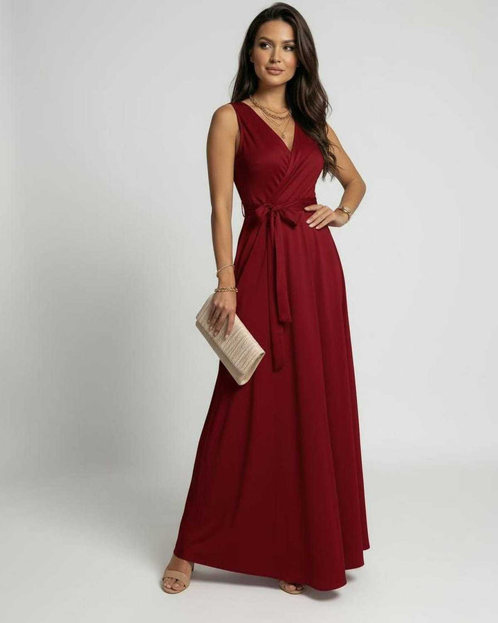 Vestido de fiesta rojo para mujer, maxi, sin mangas, con escote en V. Moda femenina vibrante y sofisticada.