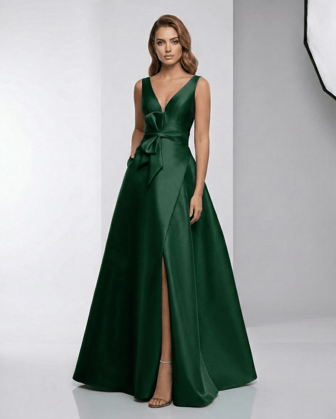 Vestido maxi esmeralda elegante para mujer, ideal para noche formal, gala o invitada de boda.
