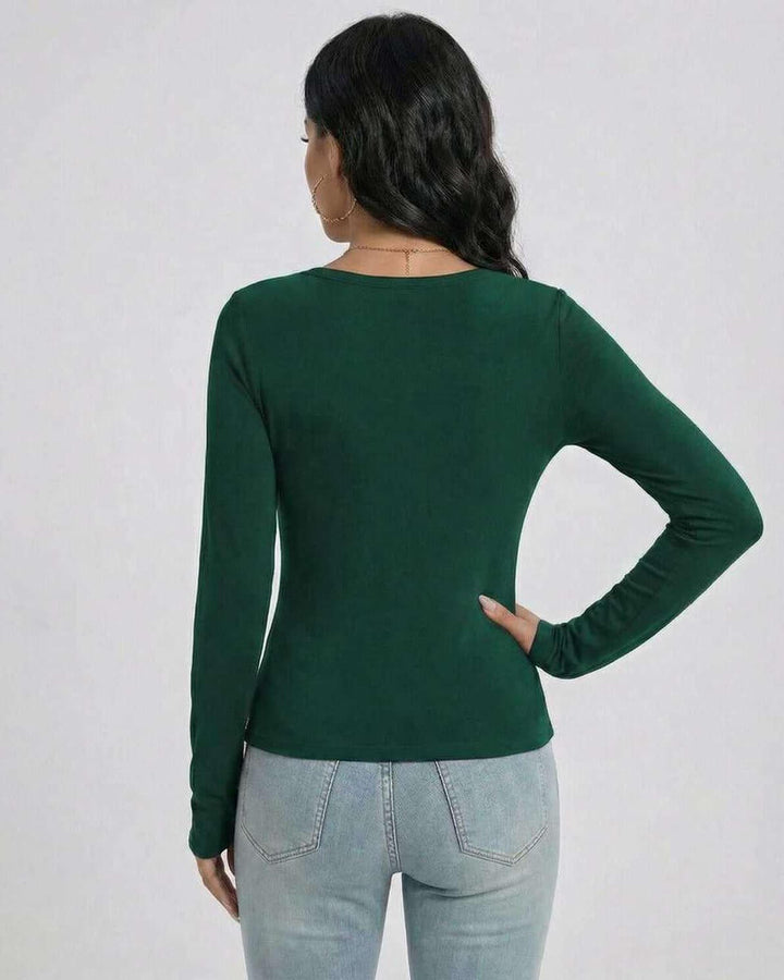 Suéter elegante de mujer color esmeralda con cuello V. Ideal para looks casuales y sofisticados de otoño.