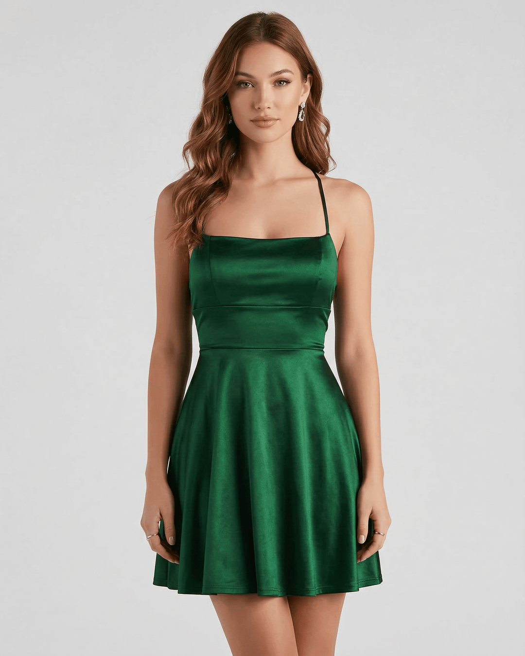 Vestido mini de mujer esmeralda, elegante línea A con tirantes finos, perfecto para fiestas y eventos de noche.
