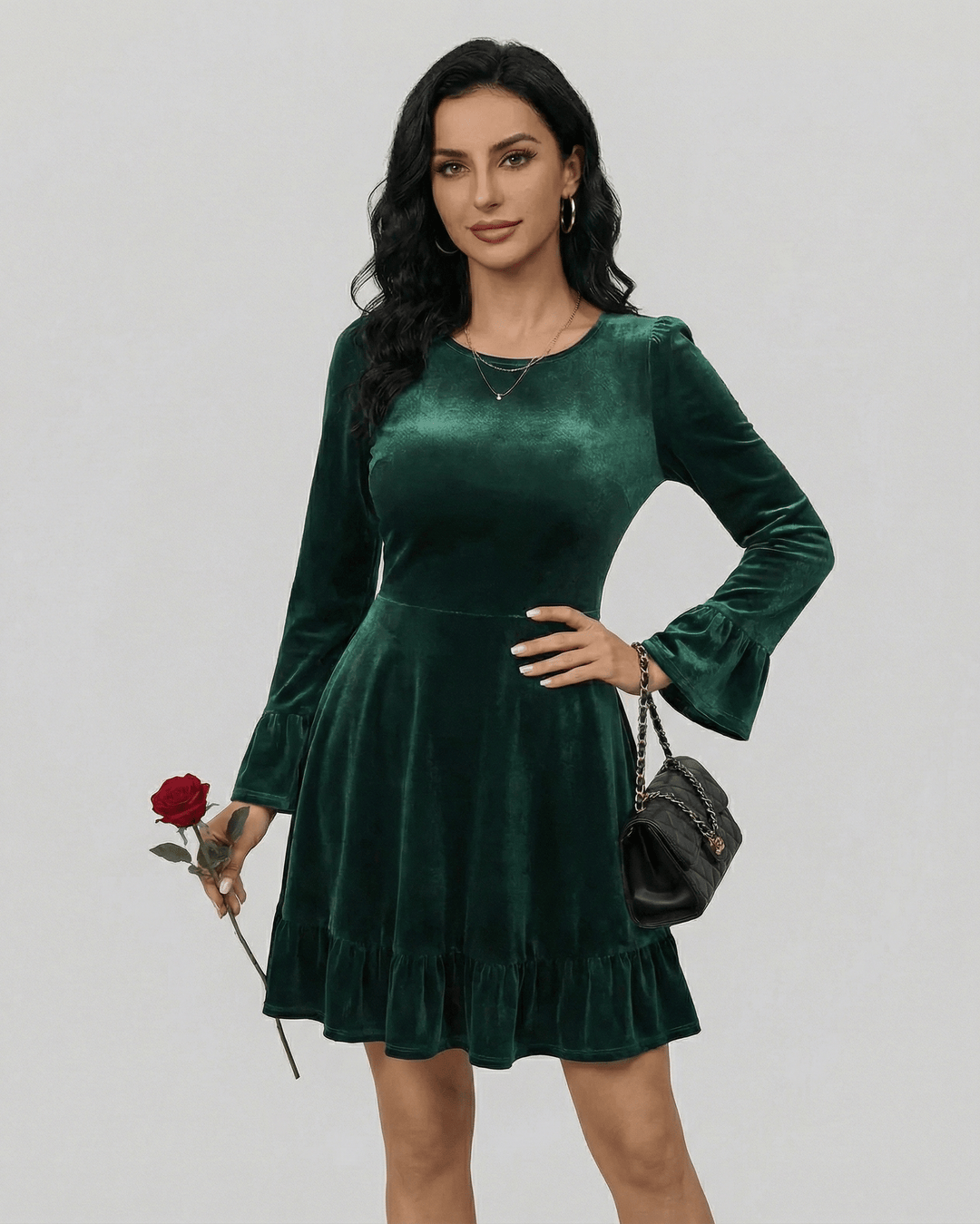 Vestido mini blanco elegante para mujer con silueta A-line. Manga larga, ideal para cualquier ocasión.
