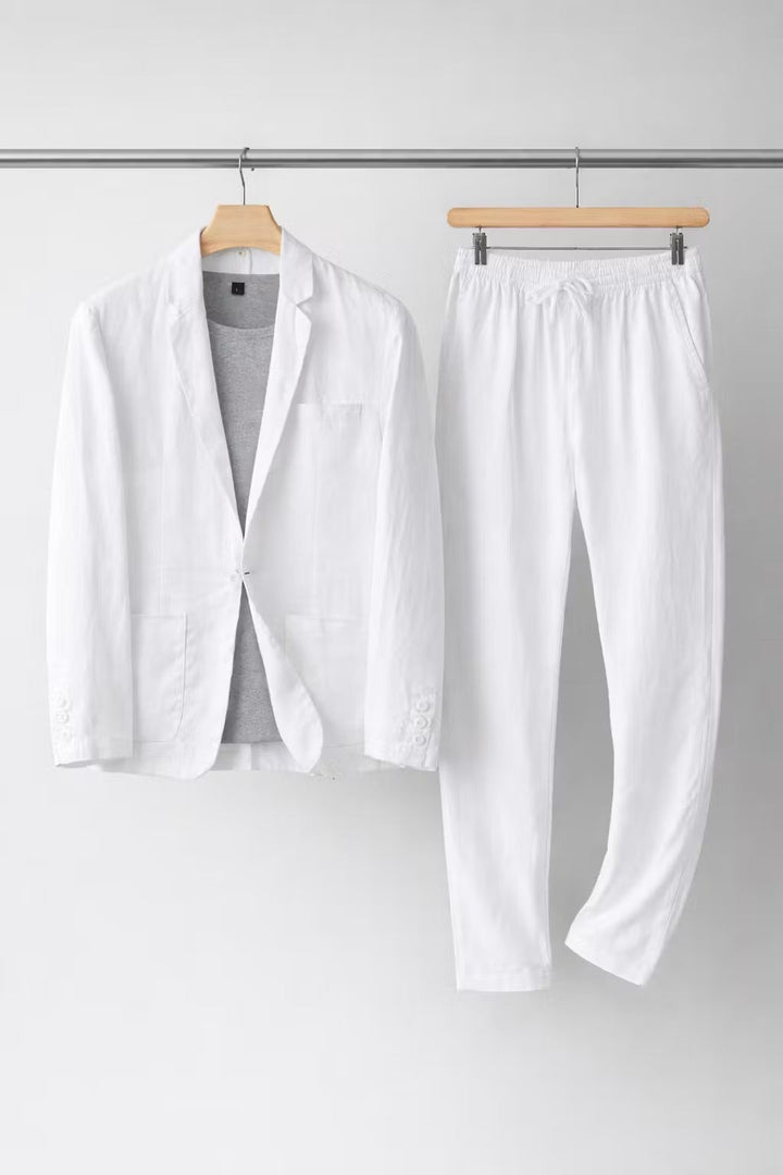 Hombre relajado en un traje de lino de dos piezas. Estilo casual elegante, fresco y cómodo para el verano.