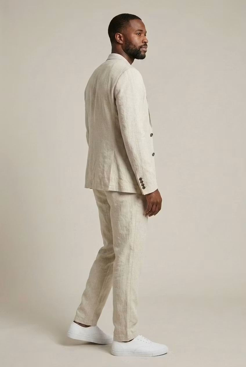 Pantalones de lino para hombre, ajuste relajado. Combinan con blazer, creando un conjunto casual de verano.