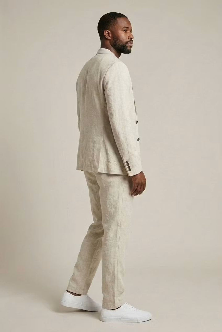 Pantalones de lino para hombre, ajuste relajado. Combinan con blazer, creando un conjunto casual de verano.